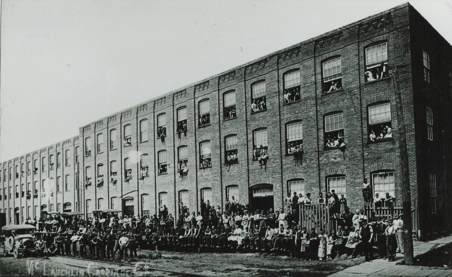 McLaughlin Carriage Co. and Motorcar Co. employees at the Richmond and Mary Street plant, 1908